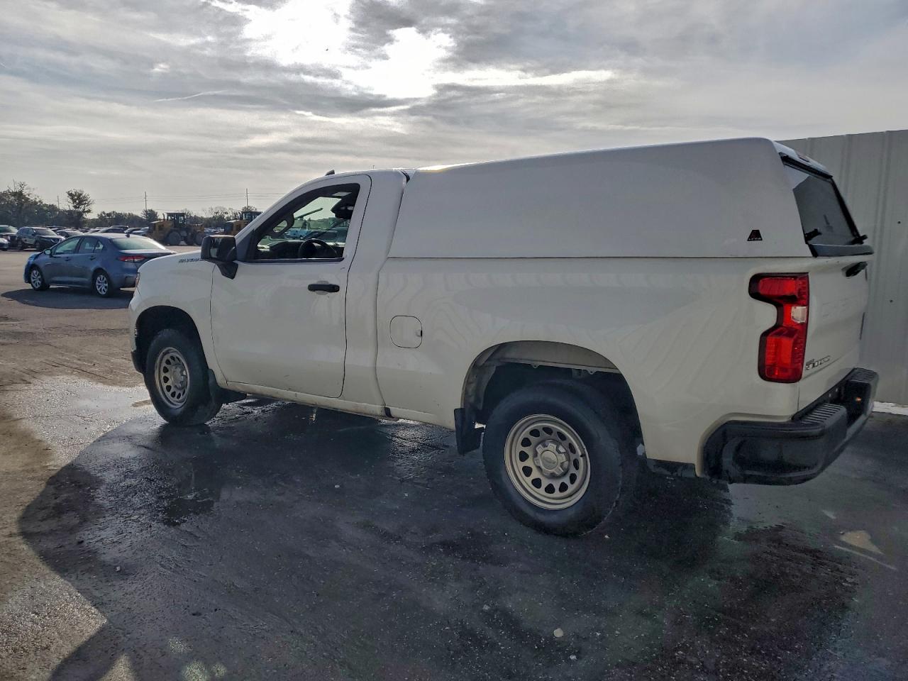2023 CHEVROLET SILVERADO C1500 photo 2