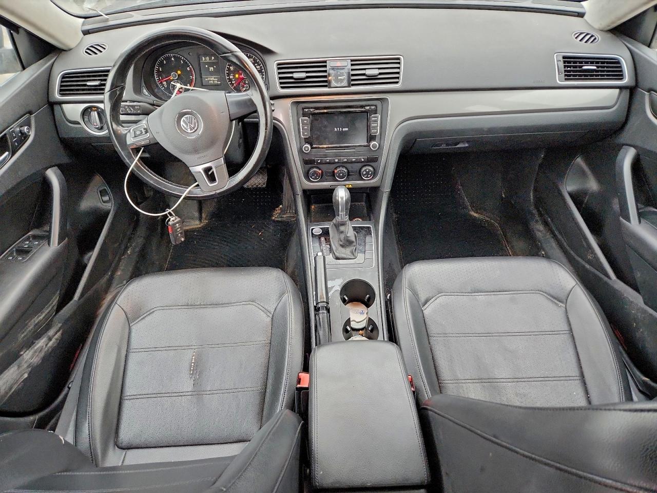 2015 VOLKSWAGEN PASSAT S photo 8
