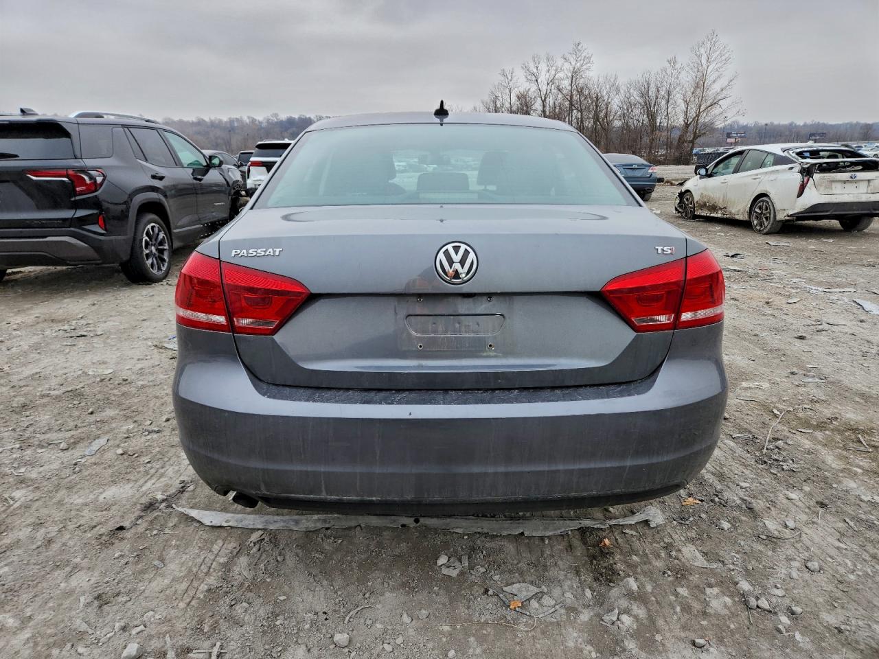 2015 VOLKSWAGEN PASSAT S photo 6