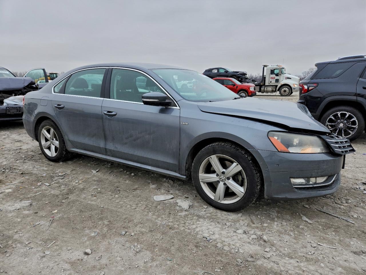 2015 VOLKSWAGEN PASSAT S photo 4
