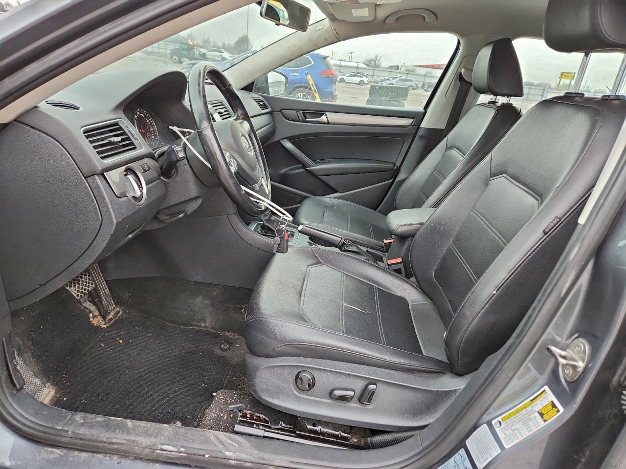 2015 VOLKSWAGEN PASSAT S photo 7