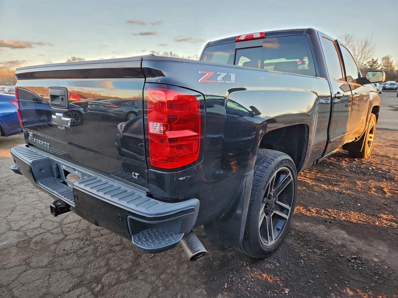 2018 CHEVROLET SILVERADO K1500 LT photo 3