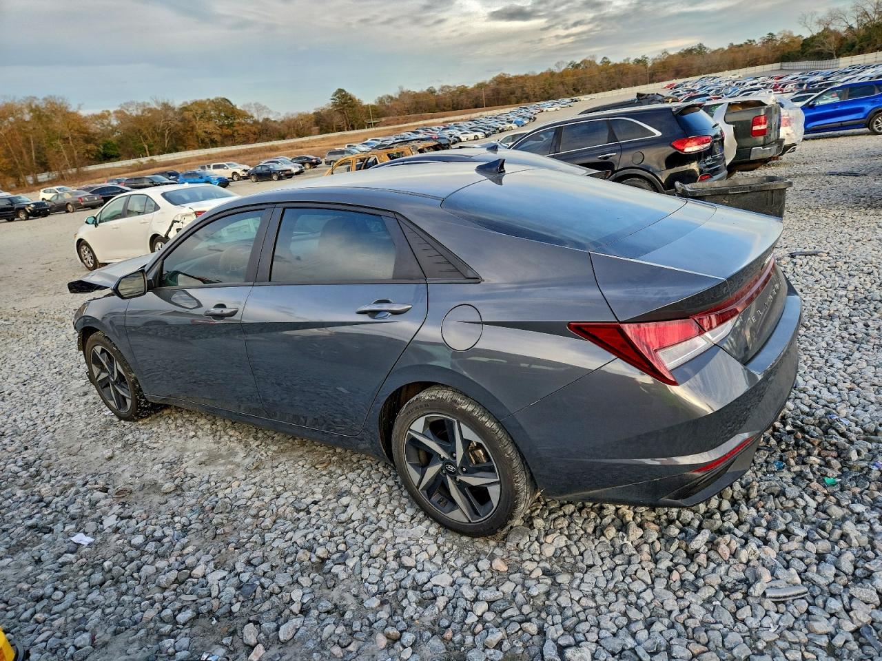 2023 HYUNDAI ELANTRA SEL photo 2