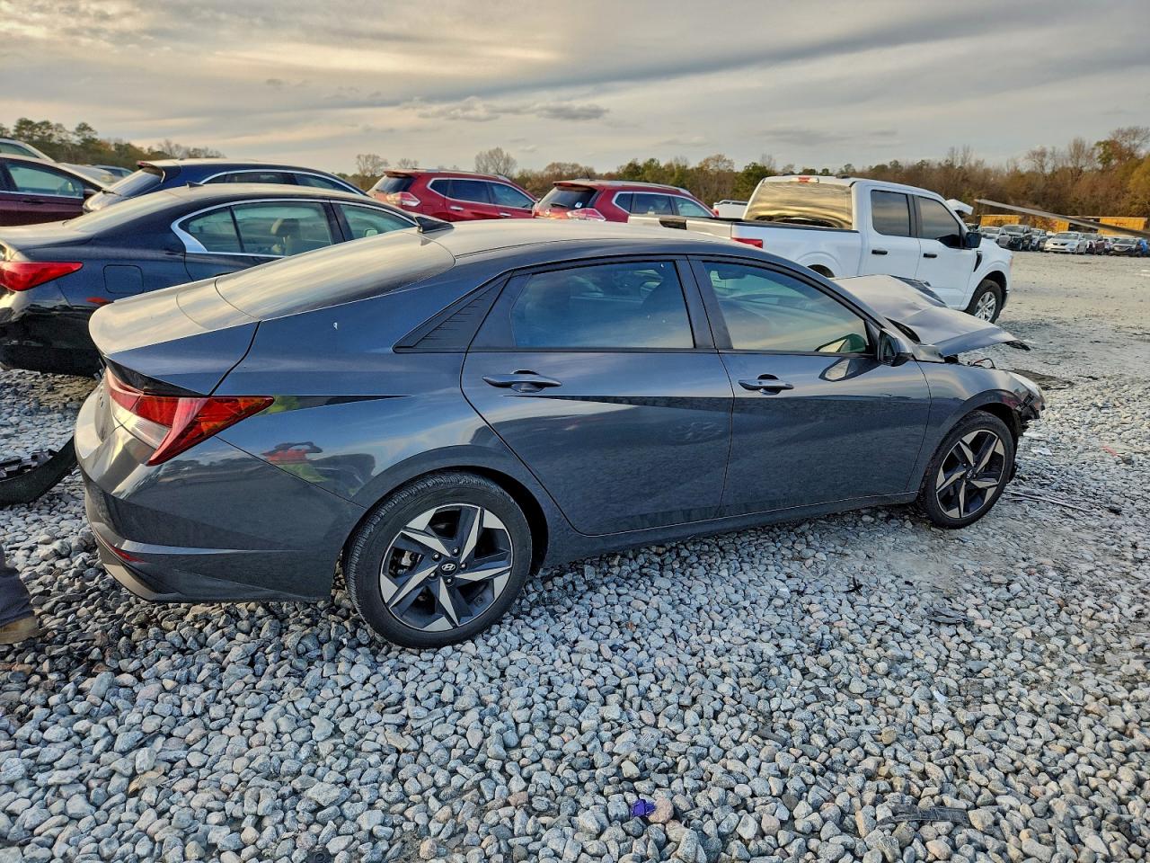 2023 HYUNDAI ELANTRA SEL photo 3