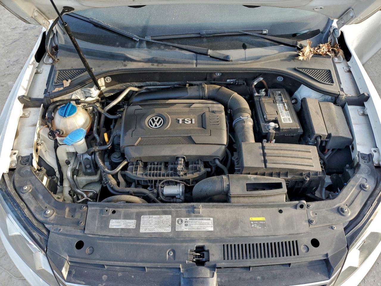 2015 VOLKSWAGEN PASSAT SE photo 11