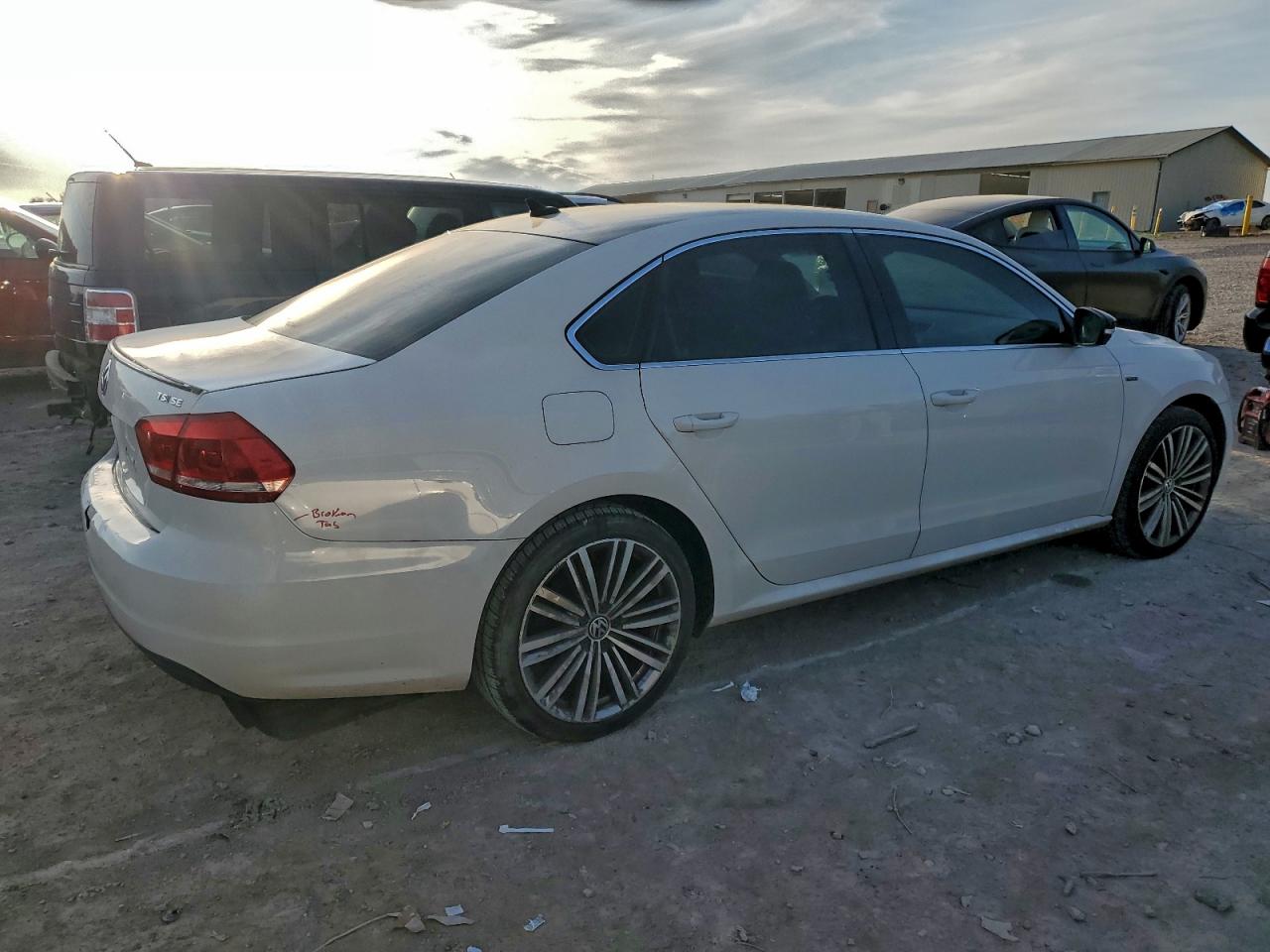 2015 VOLKSWAGEN PASSAT SE photo 3