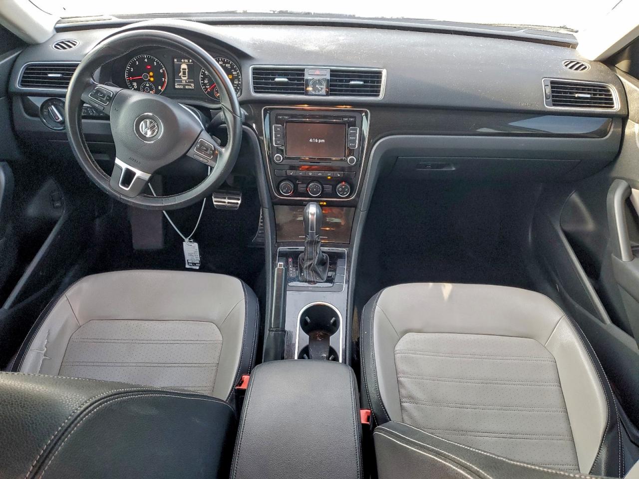 2015 VOLKSWAGEN PASSAT SE photo 8