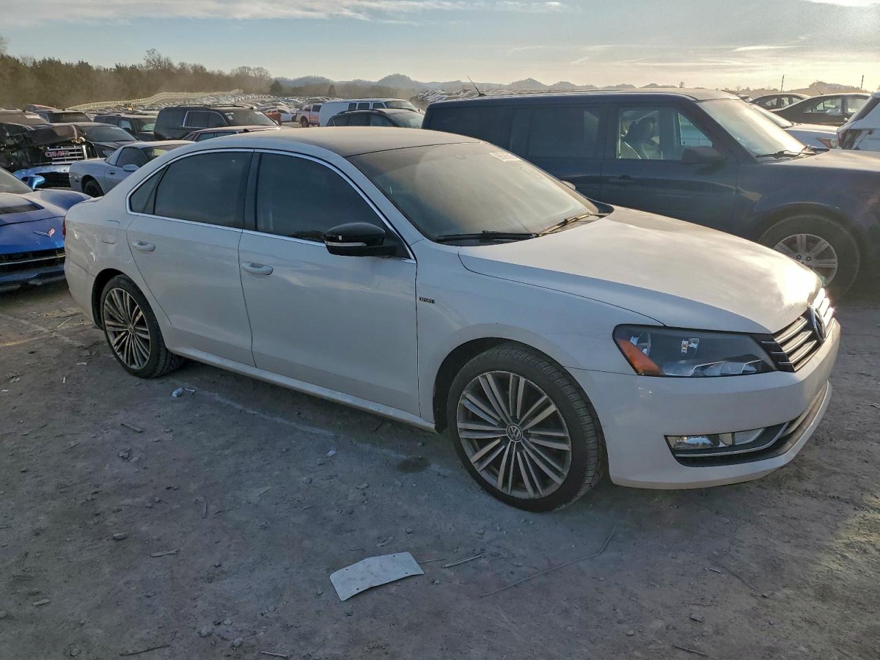 2015 VOLKSWAGEN PASSAT SE photo 4