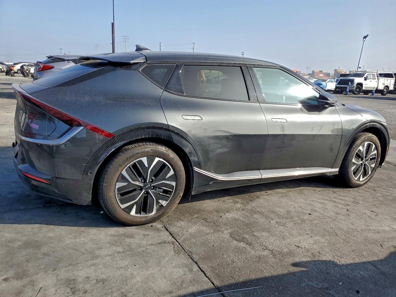 2024 KIA EV6 LIGHT photo 3