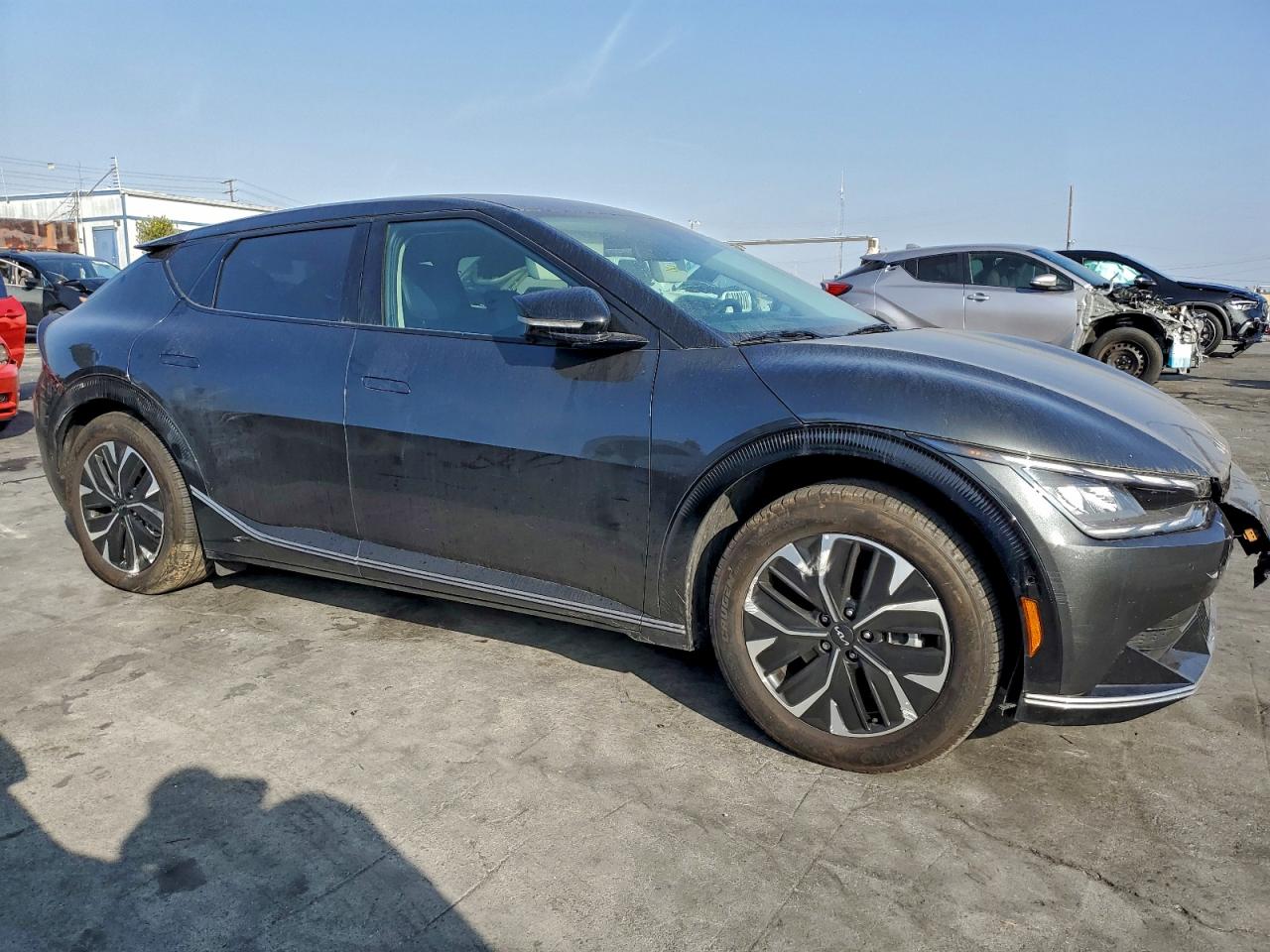 2024 KIA EV6 LIGHT photo 4