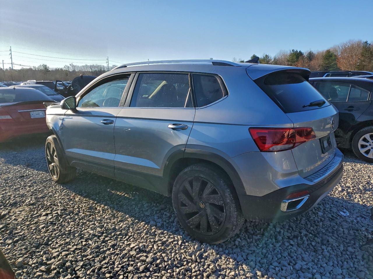 2024 VOLKSWAGEN TAOS SE photo 2