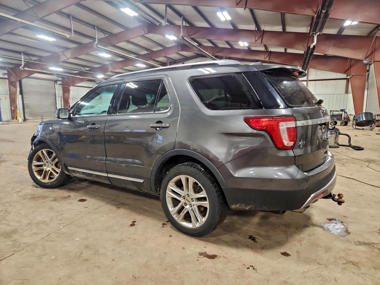 2016 FORD EXPLORER XLT photo 2