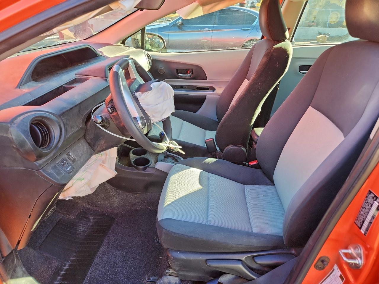2013 TOYOTA PRIUS C photo 7