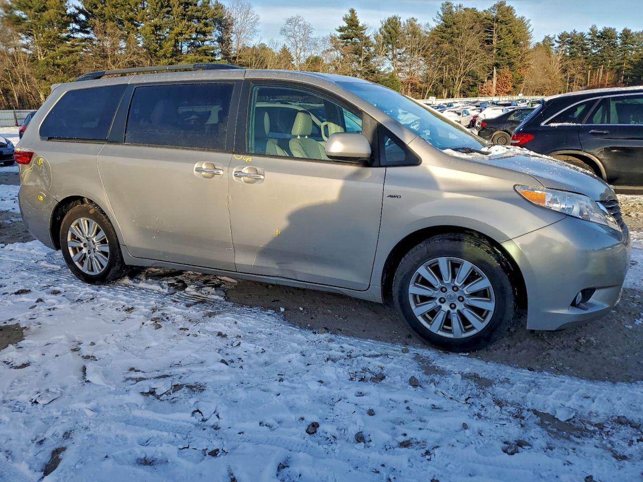 2017 TOYOTA SIENNA XLE photo 4