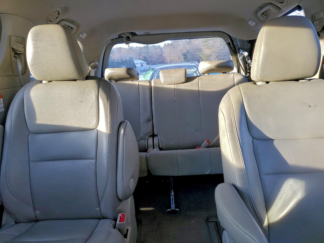 2017 TOYOTA SIENNA XLE photo 10
