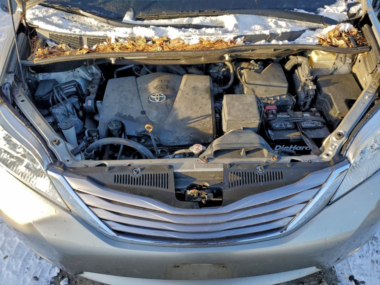 2017 TOYOTA SIENNA XLE photo 12