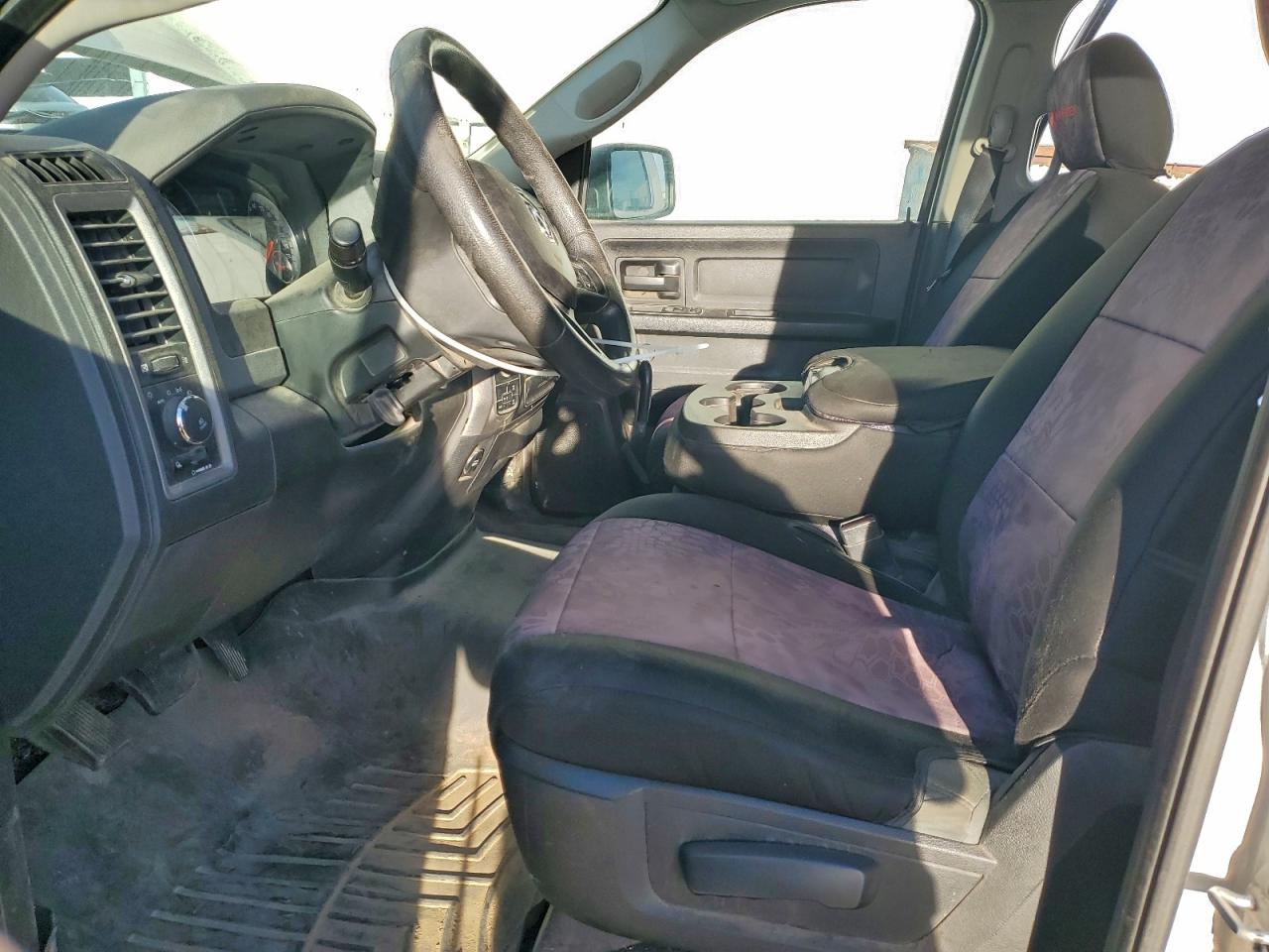 2017 RAM 1500 ST photo 7