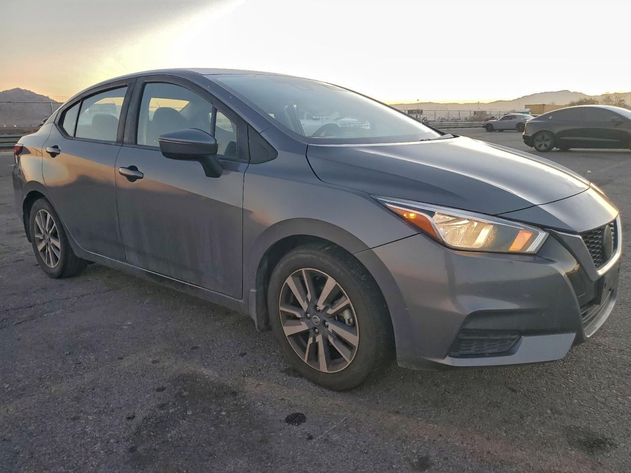 2019 NISSAN VERSA SV photo 4