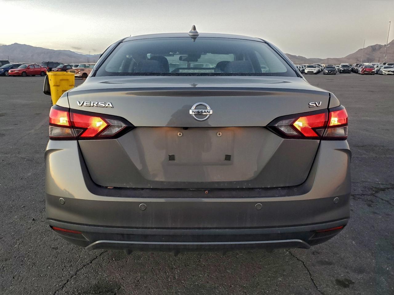 2019 NISSAN VERSA SV photo 6