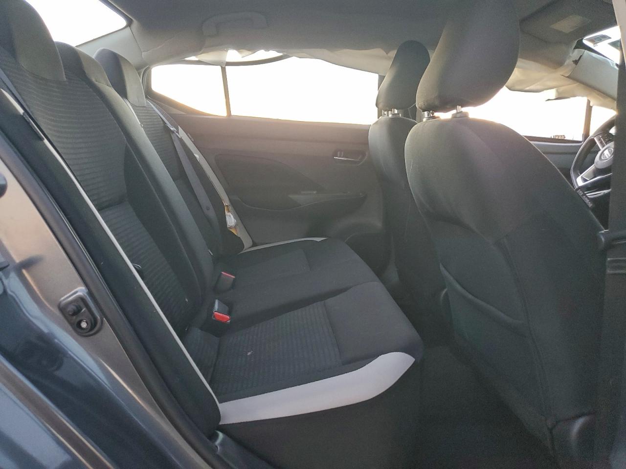 2019 NISSAN VERSA SV photo 10