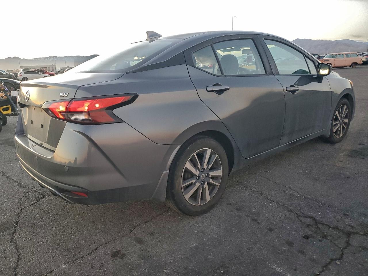 2019 NISSAN VERSA SV photo 3