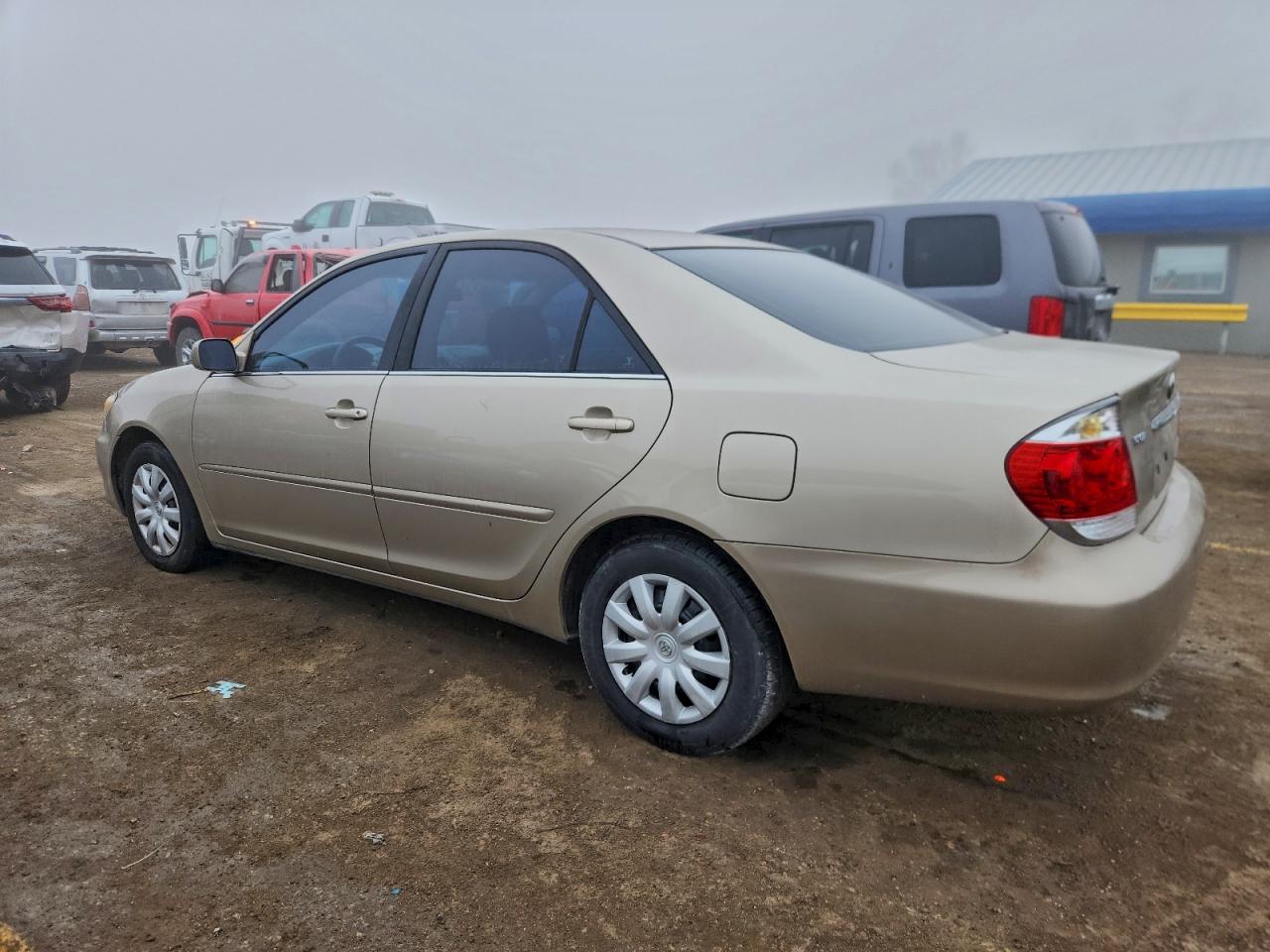 2006 TOYOTA CAMRY LE photo 2