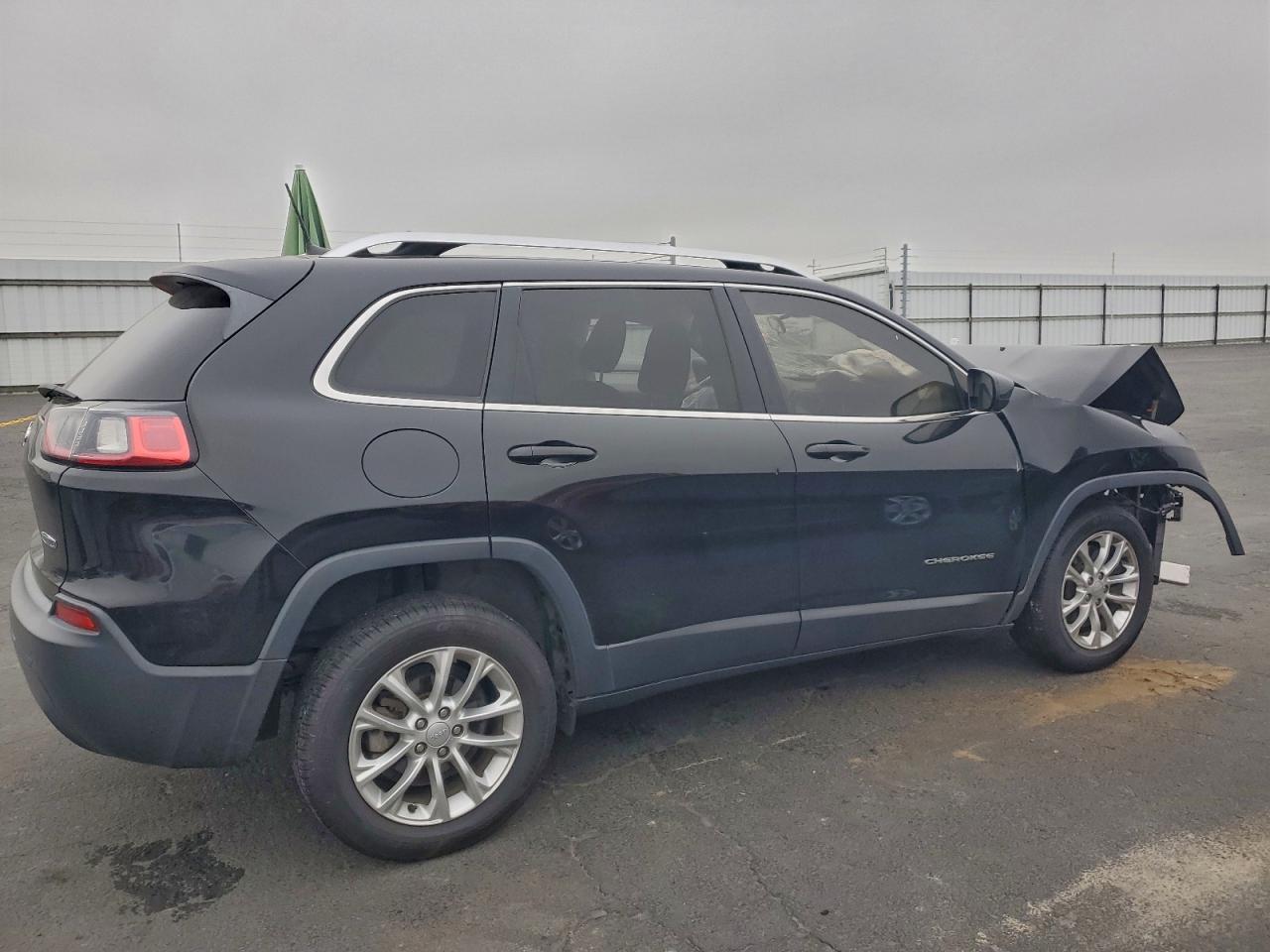 2019 JEEP CHEROKEE LATITUDE photo 3