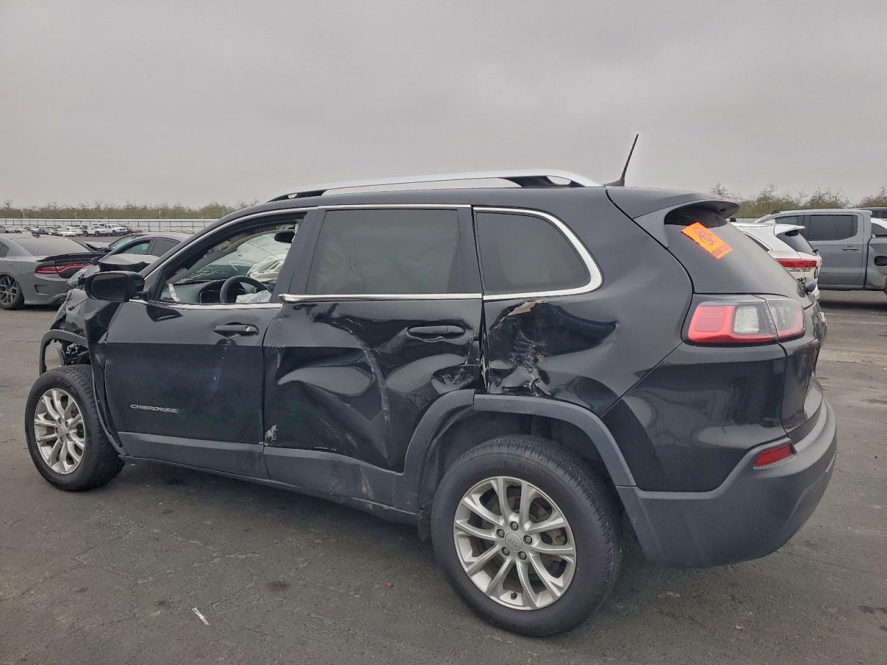 2019 JEEP CHEROKEE LATITUDE photo 2
