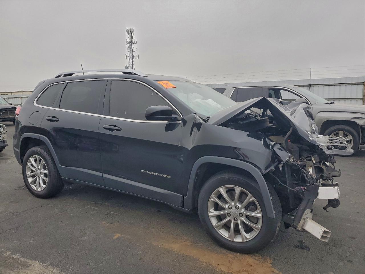 2019 JEEP CHEROKEE LATITUDE photo 4