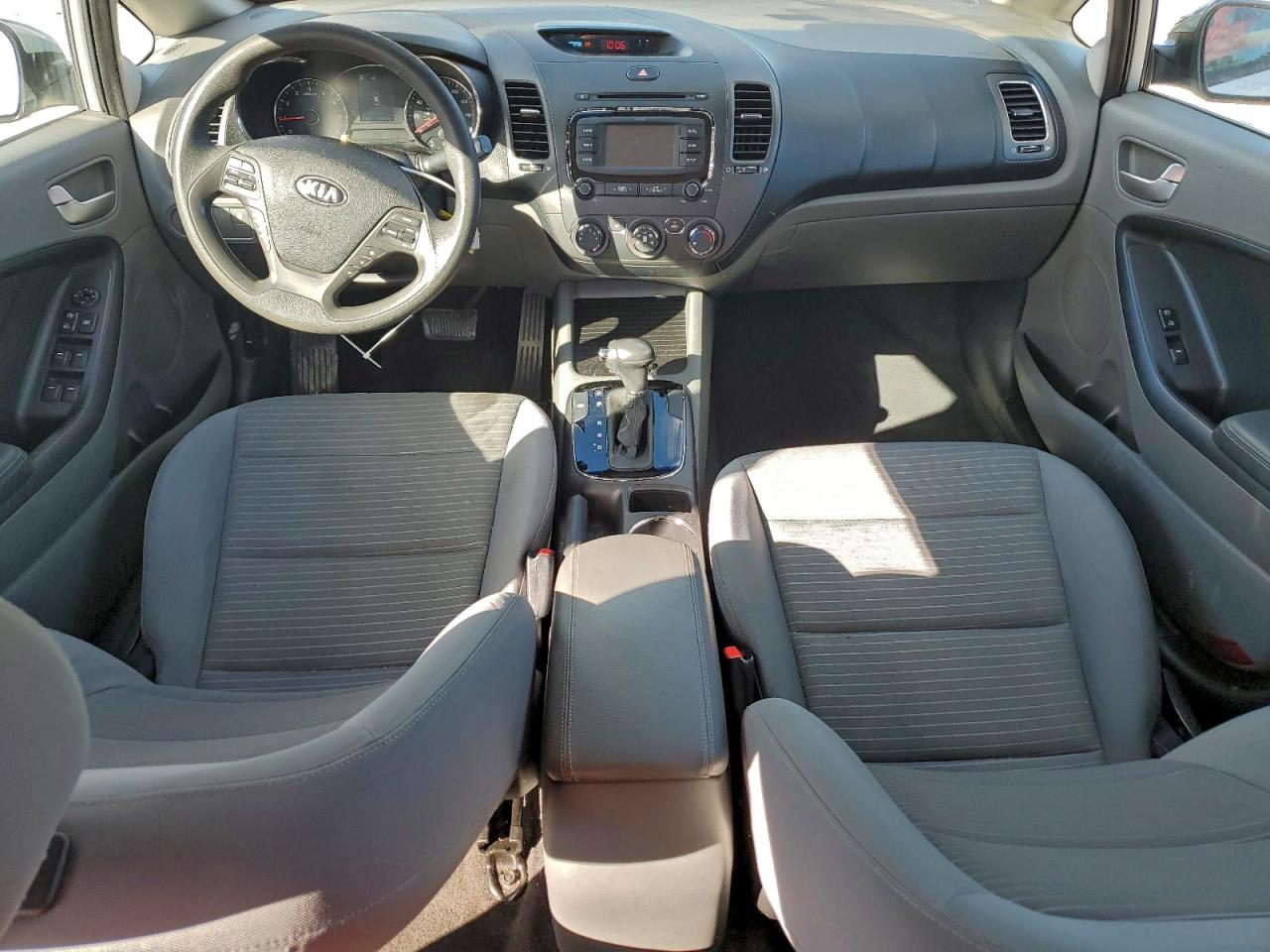 2017 KIA FORTE LX photo 8