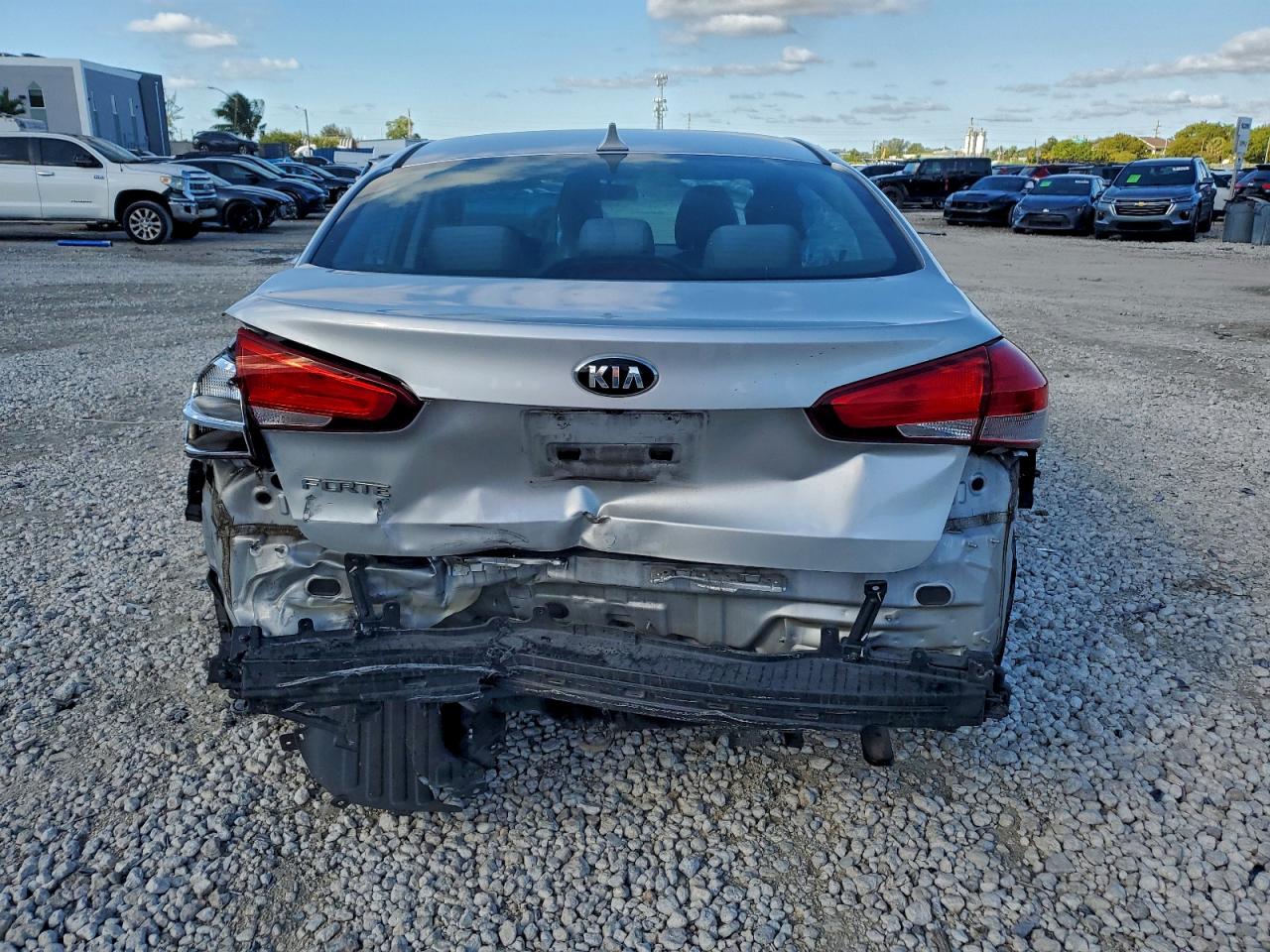 2017 KIA FORTE LX photo 6