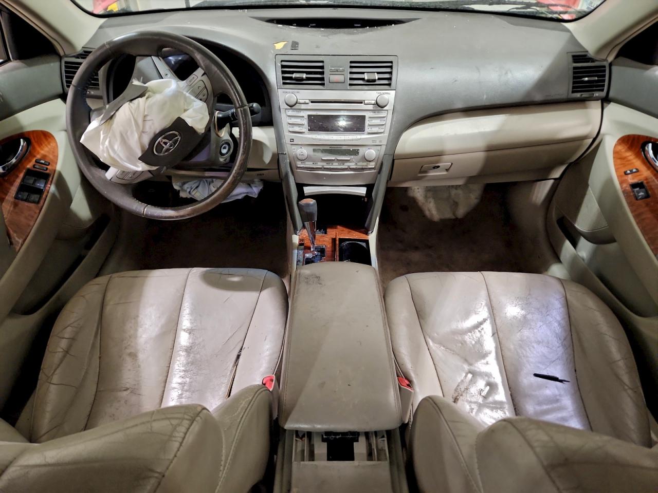 2010 TOYOTA CAMRY SE photo 8