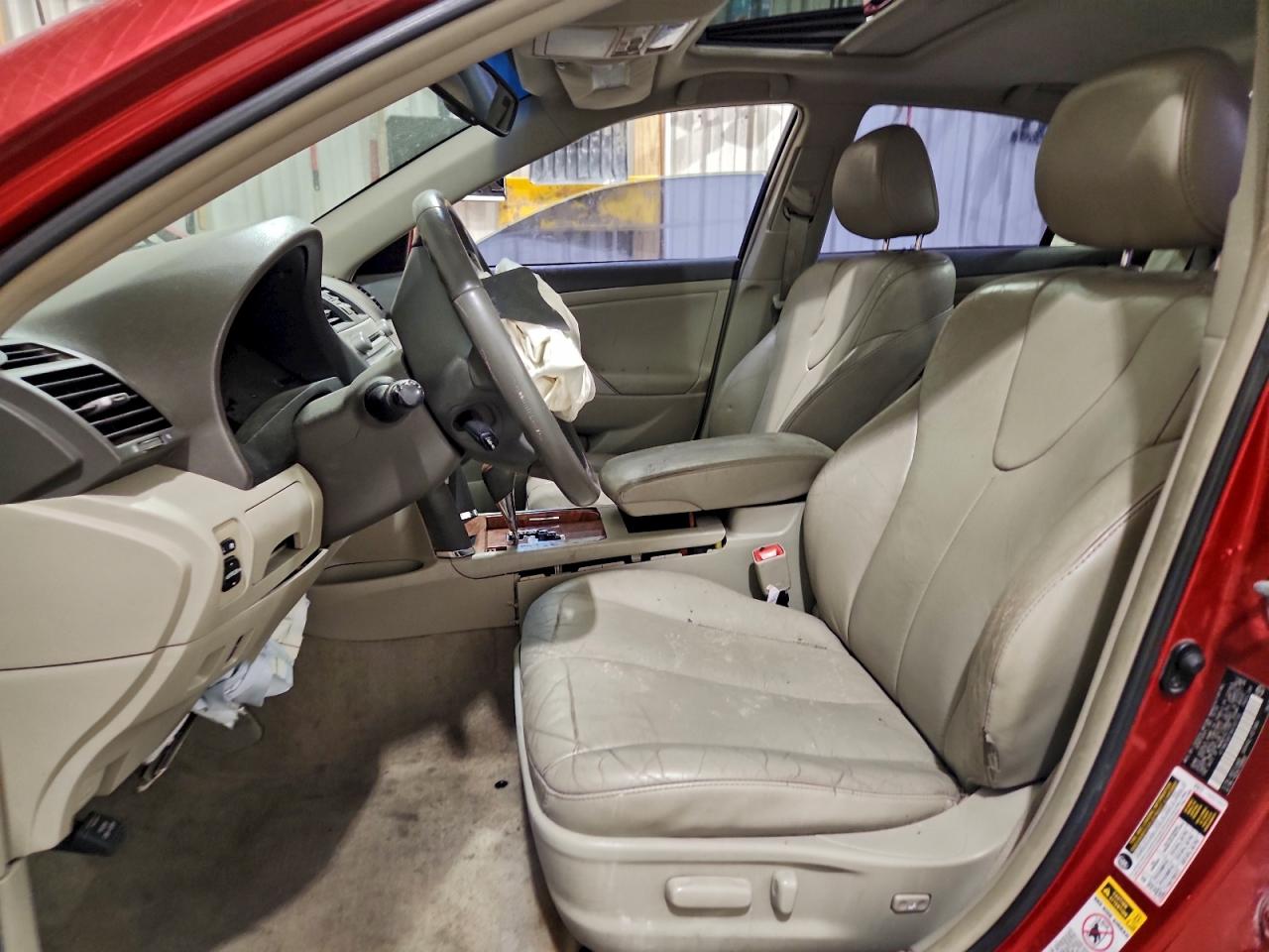 2010 TOYOTA CAMRY SE photo 7