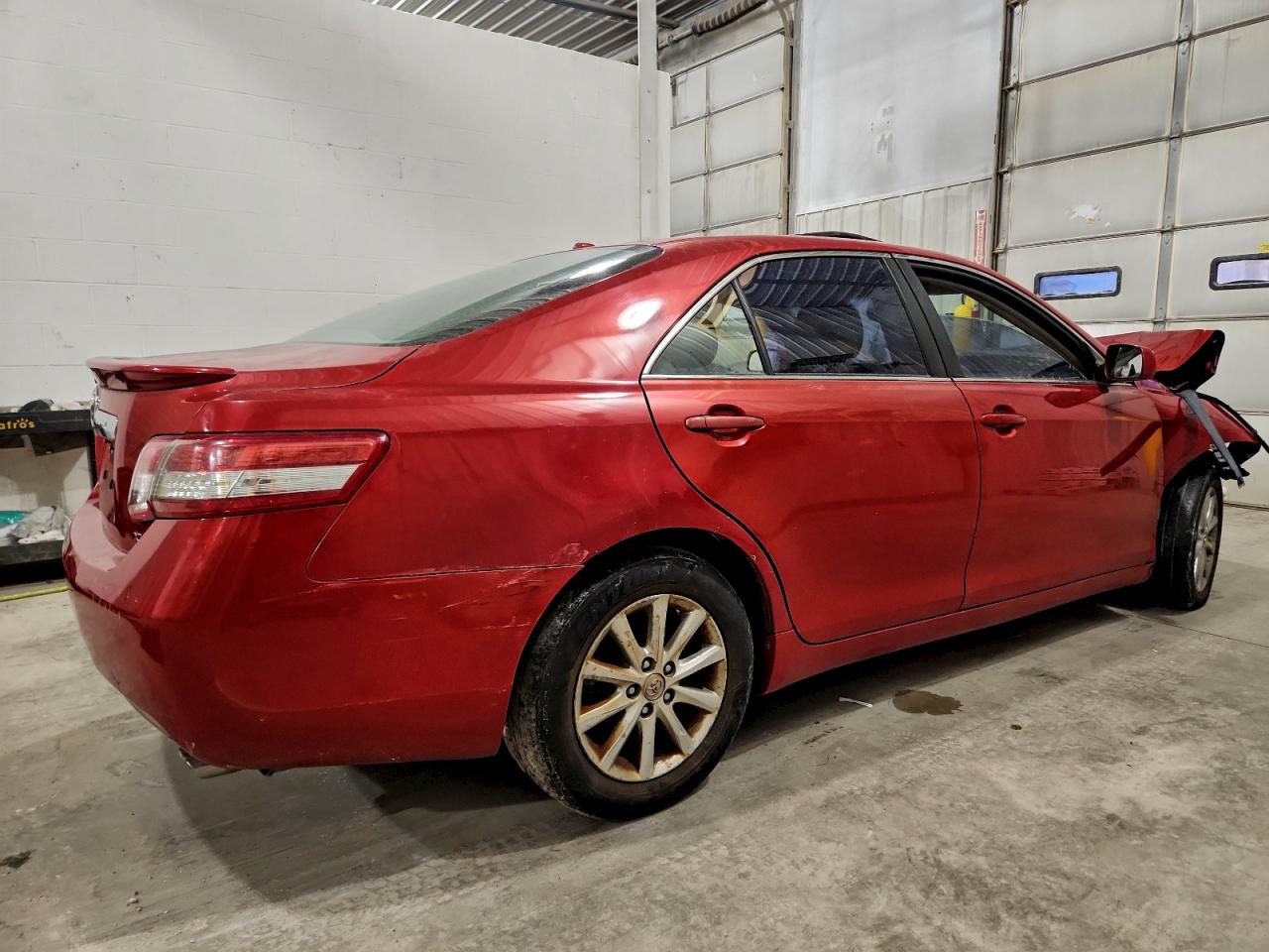 2010 TOYOTA CAMRY SE photo 3