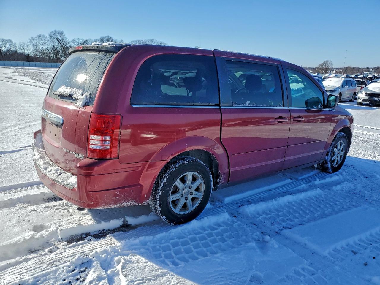 2010 CHRYSLER TOWN & COUNTRY LX photo 3
