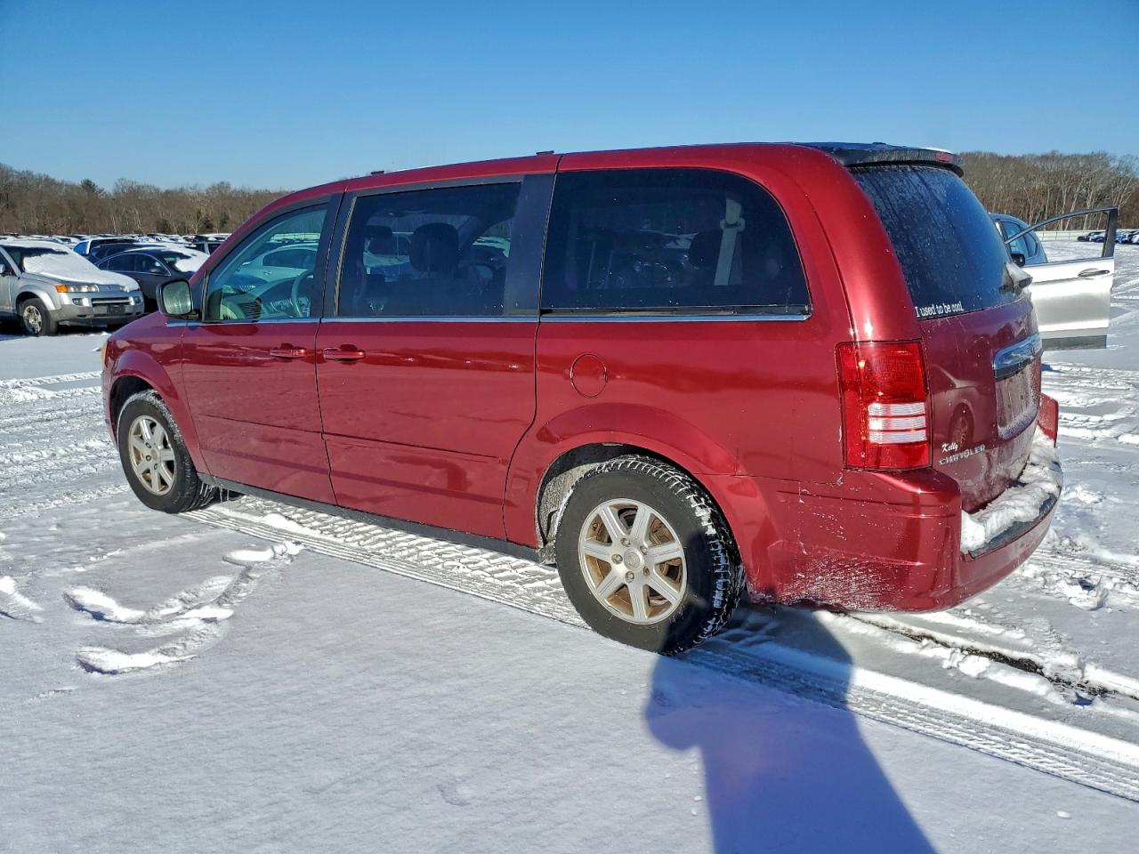 2010 CHRYSLER TOWN & COUNTRY LX photo 2