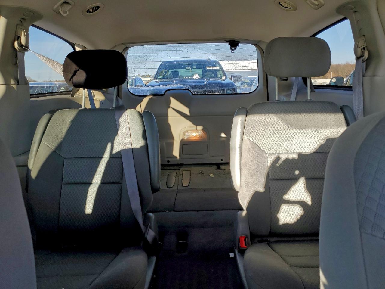 2010 CHRYSLER TOWN & COUNTRY LX photo 10