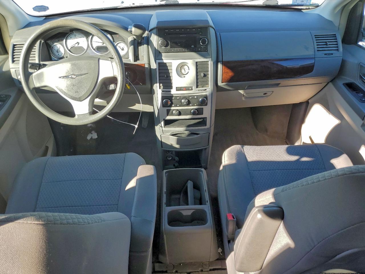 2010 CHRYSLER TOWN & COUNTRY LX photo 8