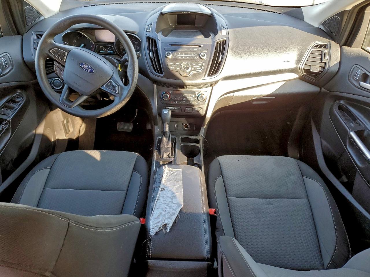 2017 FORD ESCAPE SE photo 8