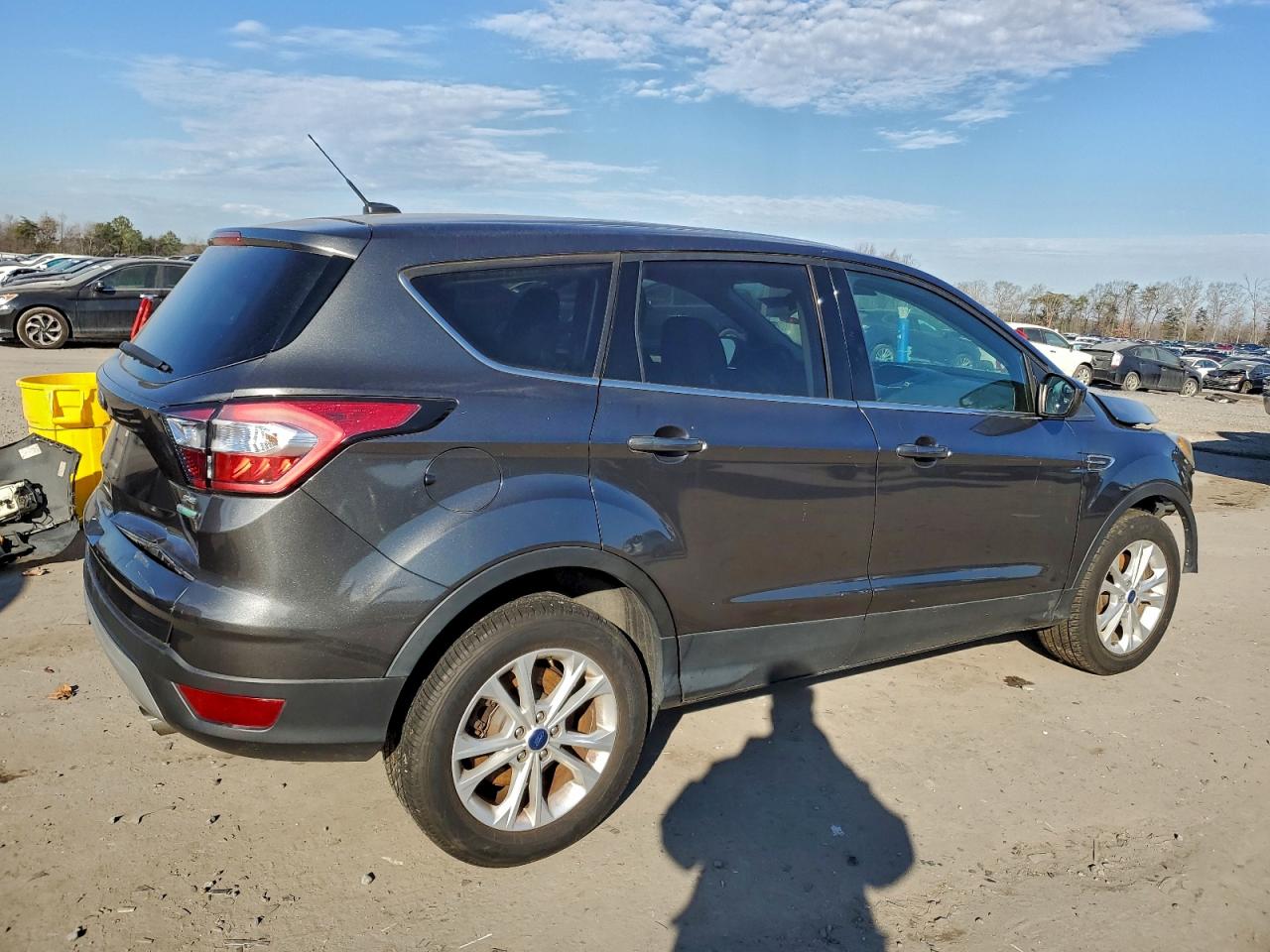 2017 FORD ESCAPE SE photo 3