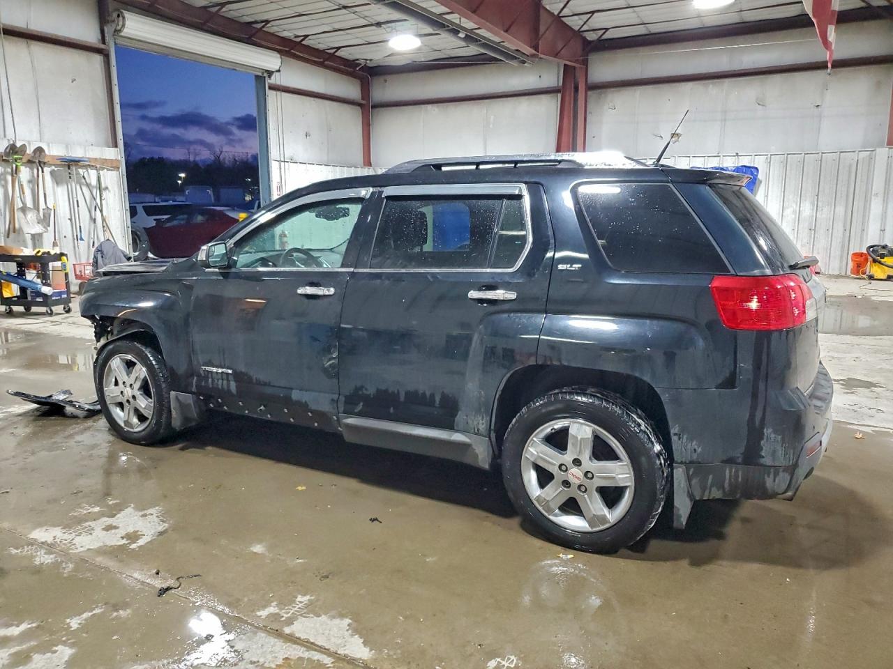 2012 GMC TERRAIN SLT photo 2