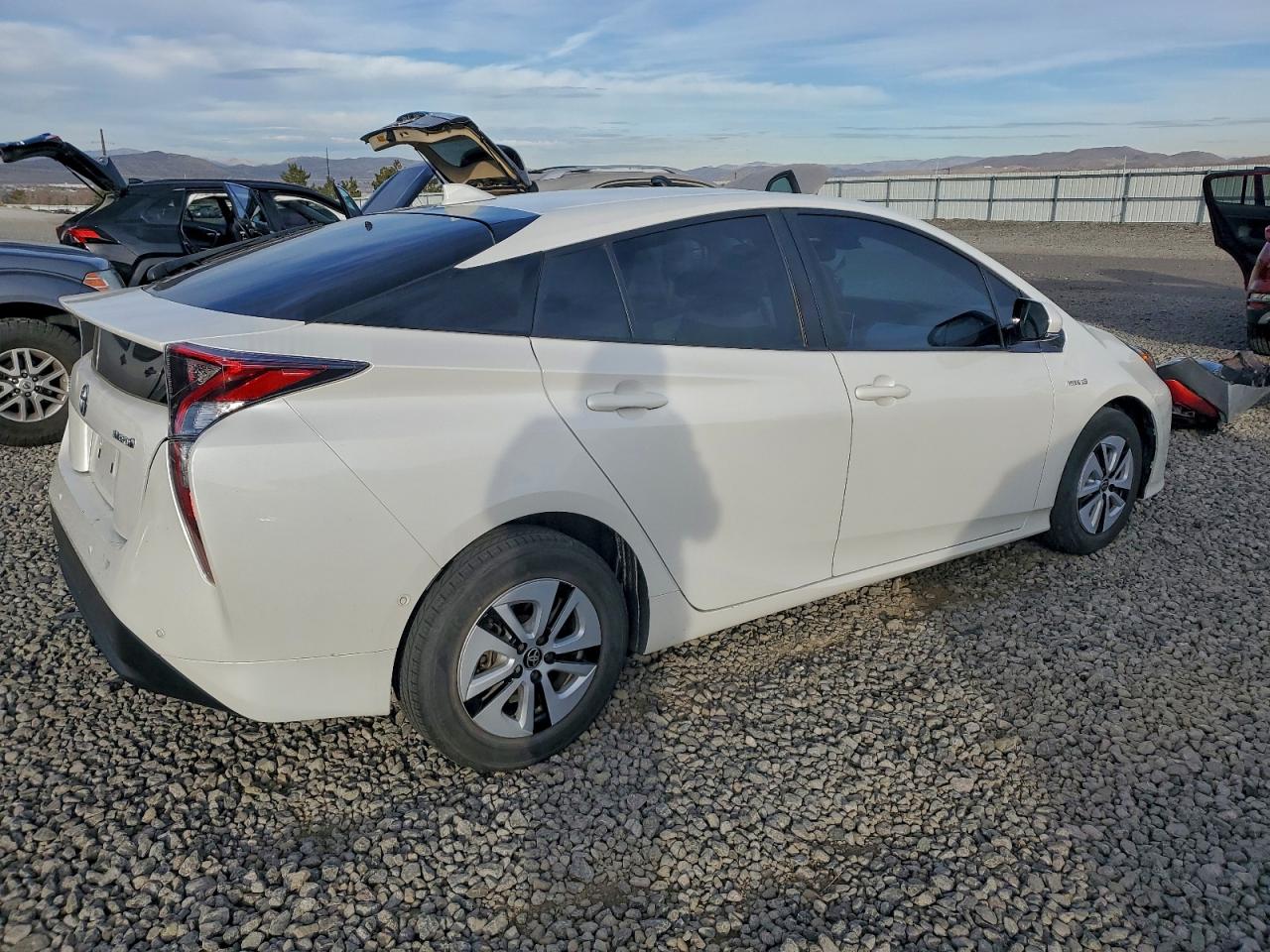 2018 TOYOTA PRIUS photo 3