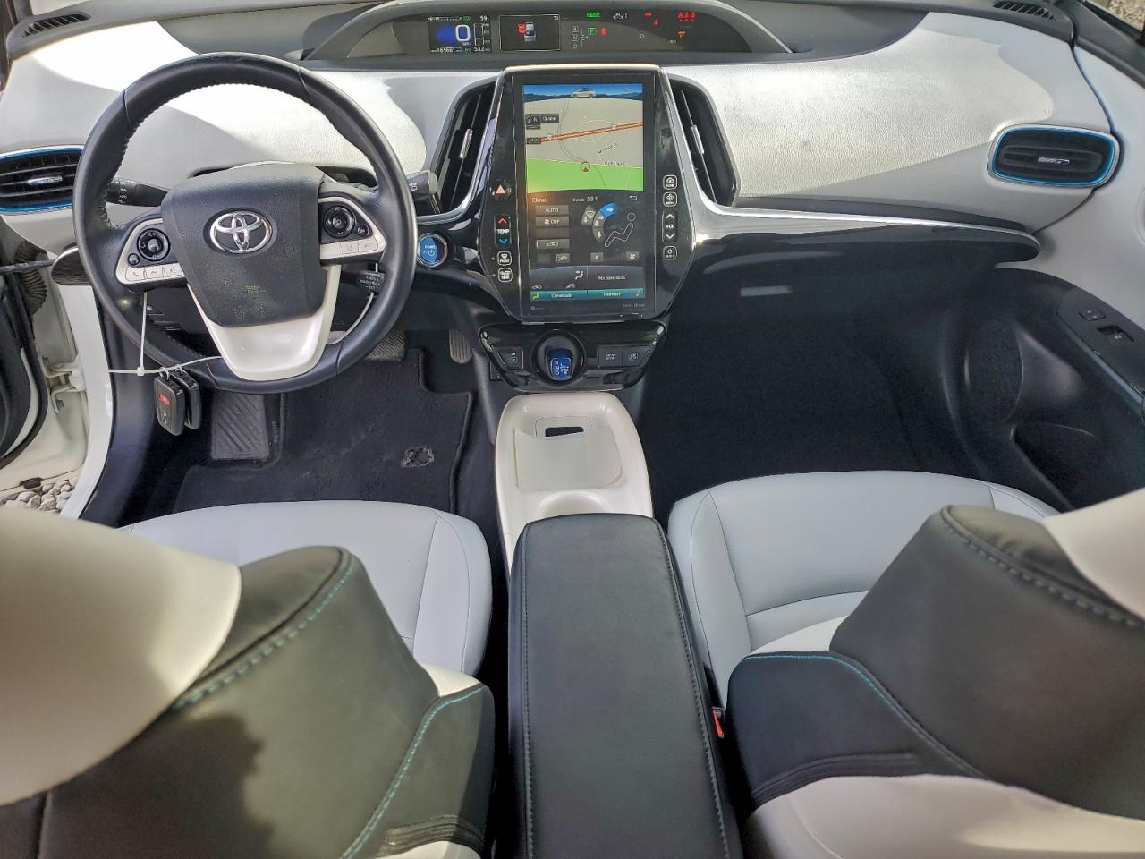 2018 TOYOTA PRIUS photo 8