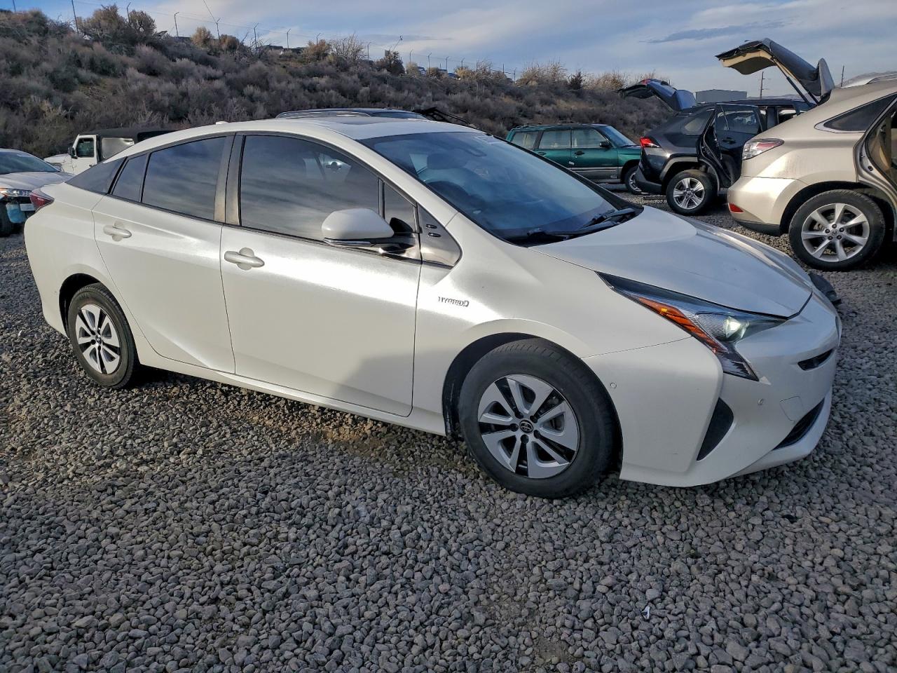 2018 TOYOTA PRIUS photo 4