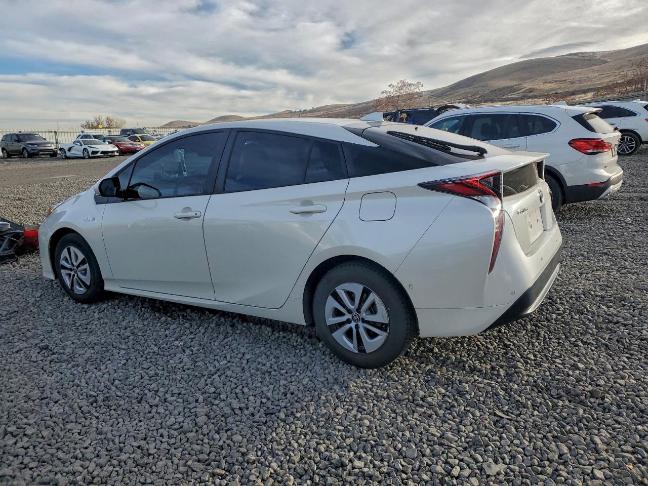 2018 TOYOTA PRIUS photo 2