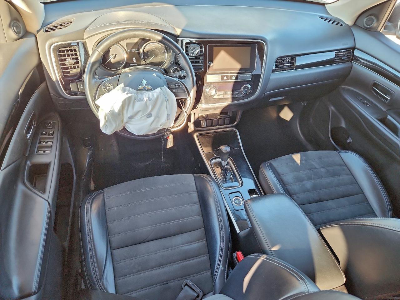 2019 MITSUBISHI OUTLANDER SE photo 8