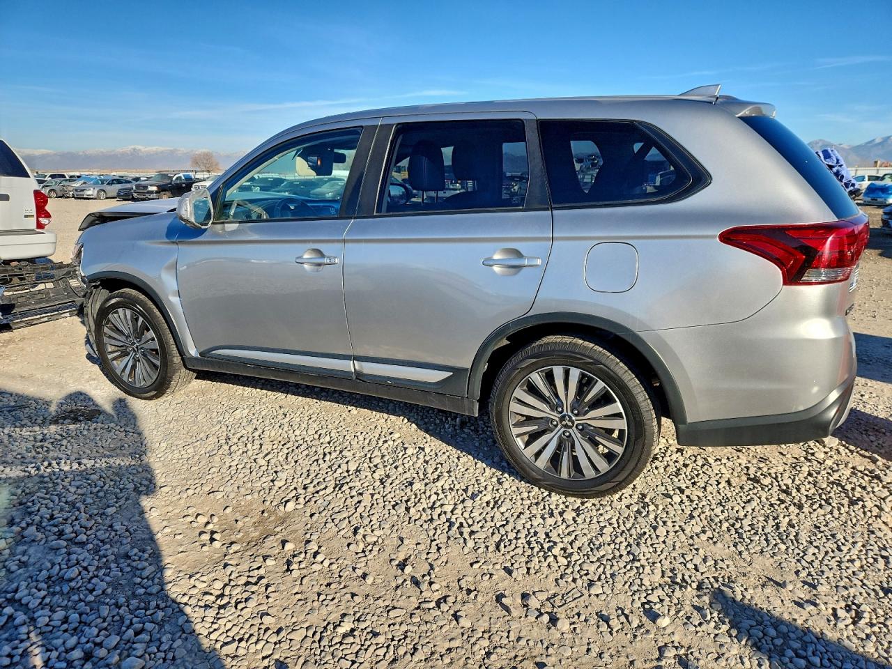 2019 MITSUBISHI OUTLANDER SE photo 2
