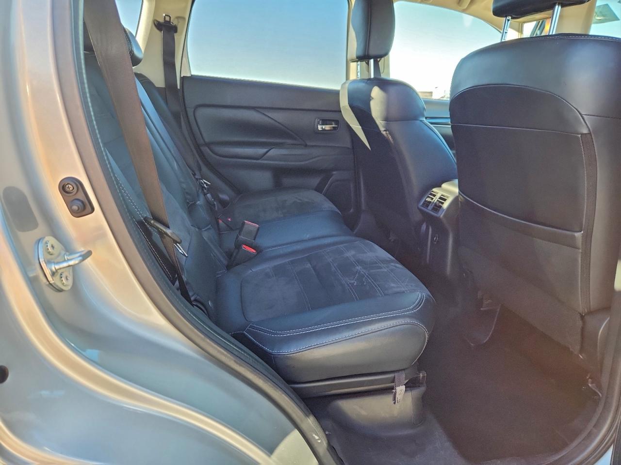 2019 MITSUBISHI OUTLANDER SE photo 10