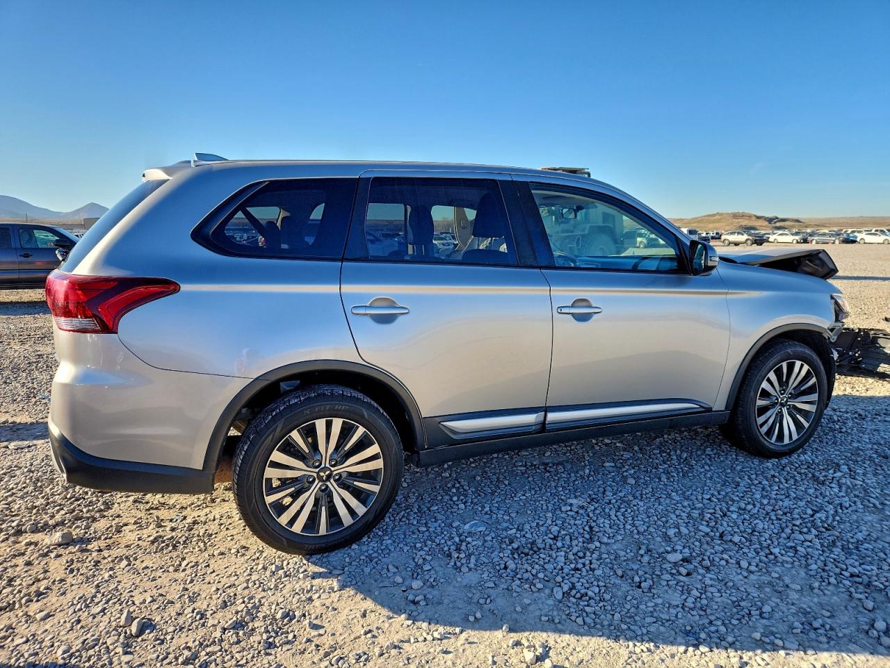 2019 MITSUBISHI OUTLANDER SE photo 3