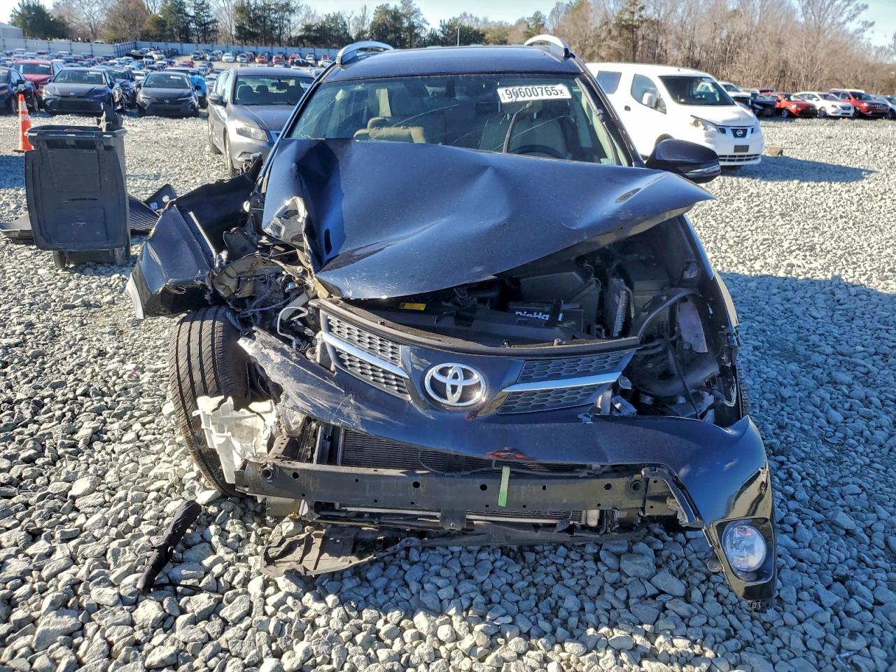 2015 TOYOTA RAV4 photo 13